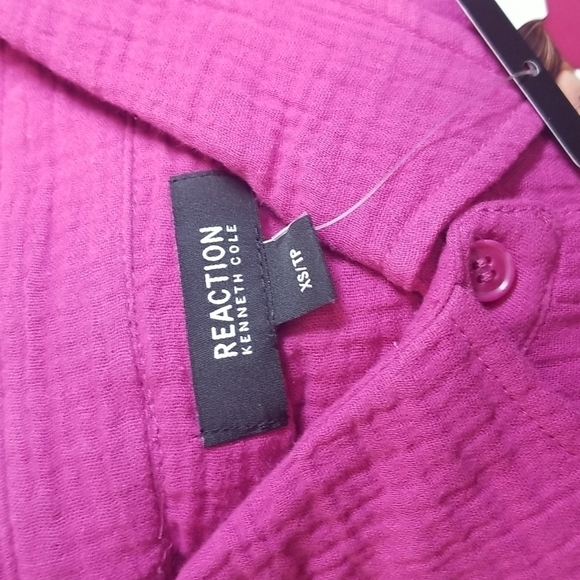 2/$15 REACTION By Kenneth Cole Women's Buttons Down Shirt XS - Picture 3 of 7